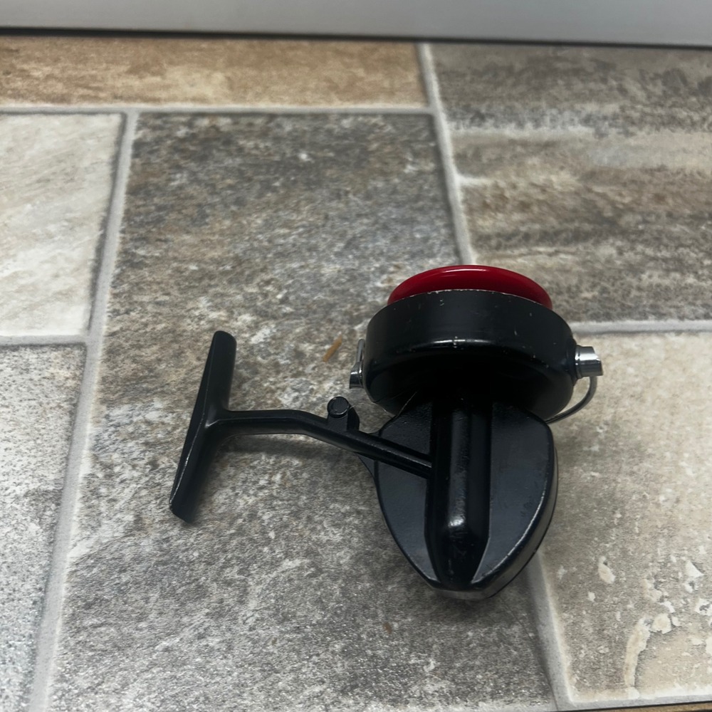 Vintage Sears Roebuck & Co Spinning Fishing Reel Model 779.31502 Black Red